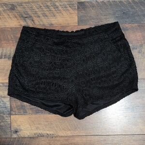 Rewind Elegant Black Lace Shorts